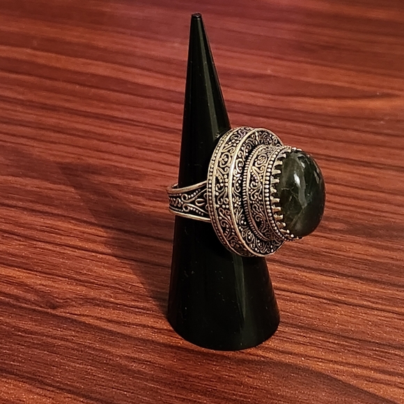 Labradorite Silver Ring - Picture 3 of 12